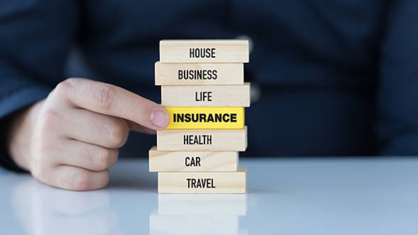 Insurance क्या है और Insurance कितने प्रकार के होते हैं?